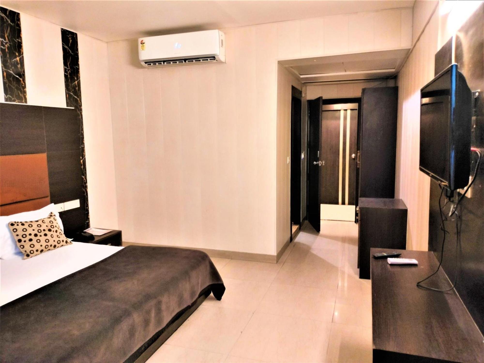 Hotel Sunshine Park -- Near Anand Vihar Terminal Ghaziabad Exterior foto