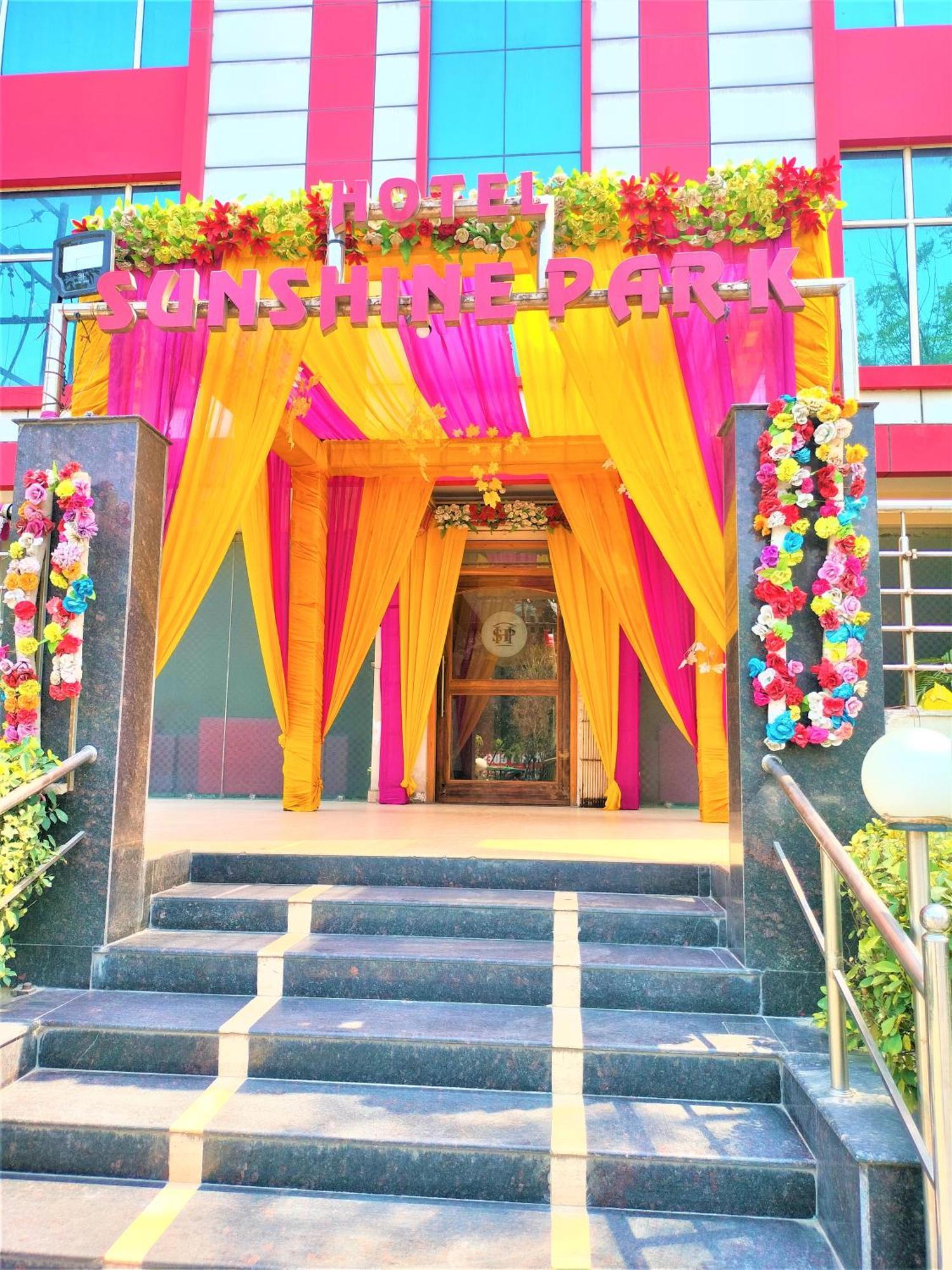 Hotel Sunshine Park -- Near Anand Vihar Terminal Ghaziabad Exterior foto