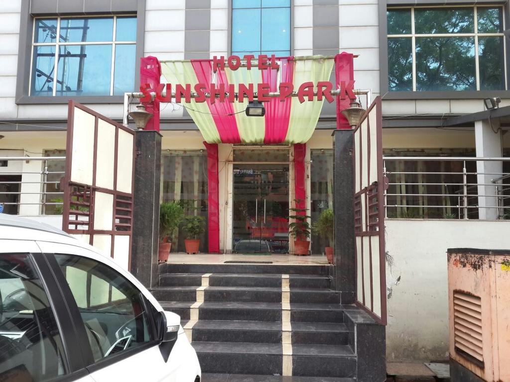 Hotel Sunshine Park -- Near Anand Vihar Terminal Ghaziabad Exterior foto